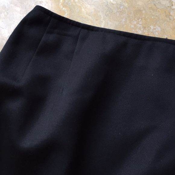Just Clothes 100%Wool black skirt 29”W 19”L 41”Hip - Picture 2 of 8